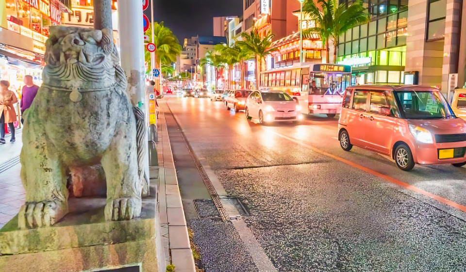 沖縄の車でコンパクトカーが最適な5つの理由 2.沖縄の狭い道路も、駐車もらくらく