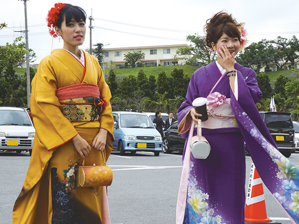 ソニカ ダイハツ 仕事を一生懸命頑張る！ みなみさん（左） Okinawa's SnapShot