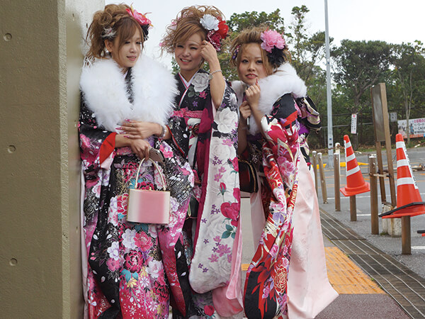 ワゴンR スズキ カワイイ大人になる♪ りかぽよさん（右から1番目） Okinawa's SnapShot