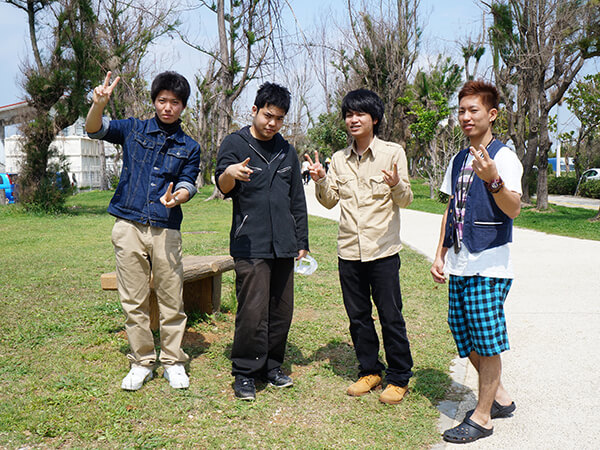 ノート　日産 コンパクトの中で一番いい たーけーさん　（左から1番目） Okinawa's SnapShot