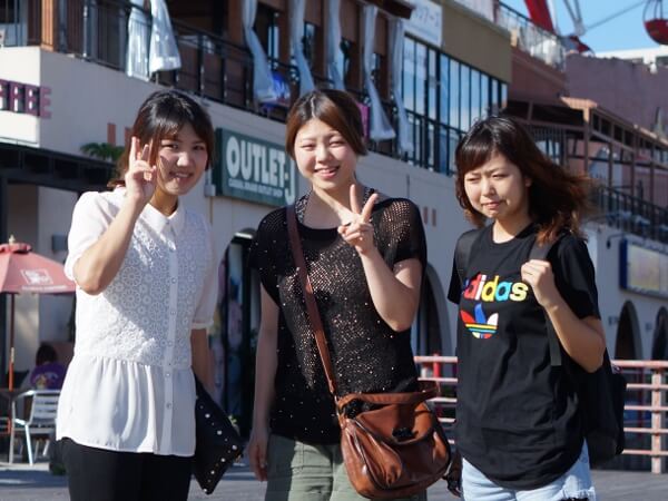 ヴェルファイア トヨタ 高級感があってかっこいい！ ユイカさん(左) Okinawa's SnapShot