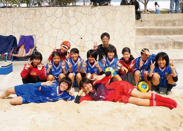 トヨタ ヴォクシー フットサル頑張ります。 神森中女子サッカー Okinawa's SnapShot